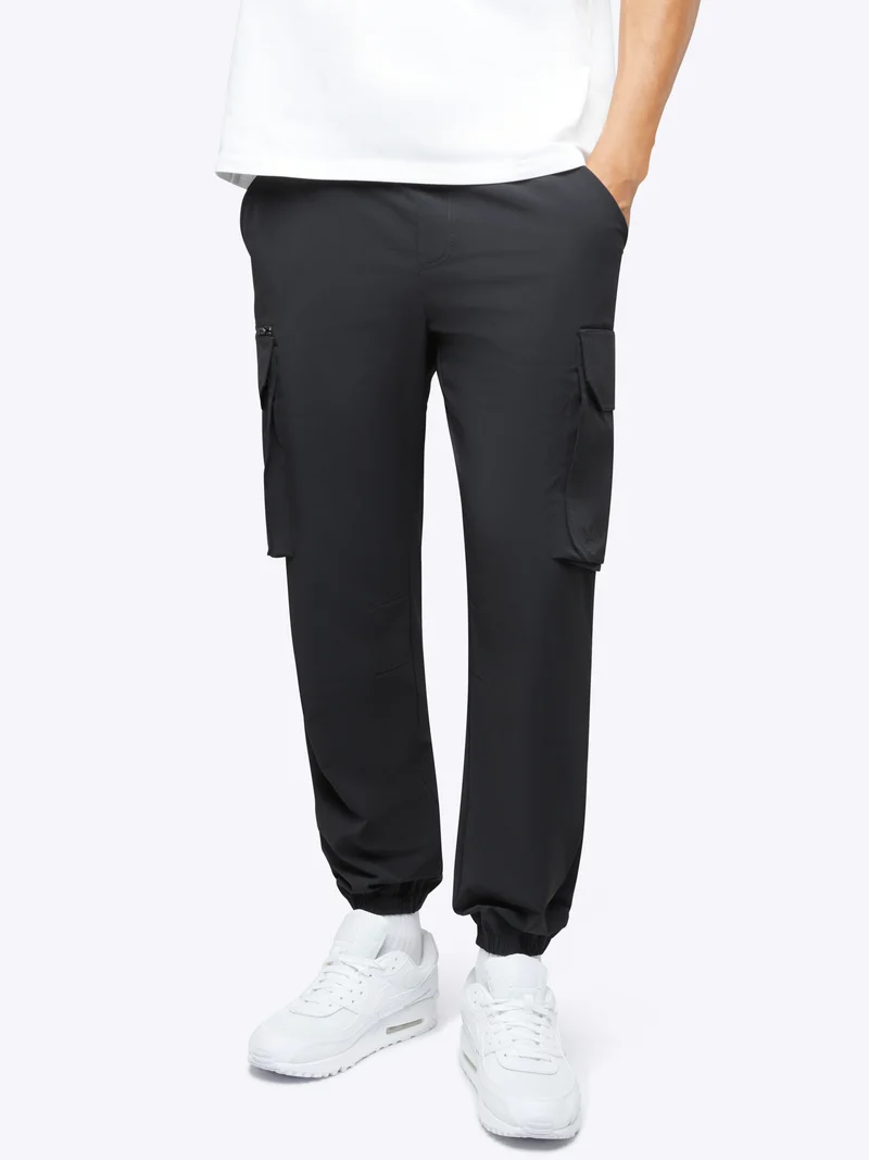 Traverse Tech Cargo Jogger | Black Modern-Slim