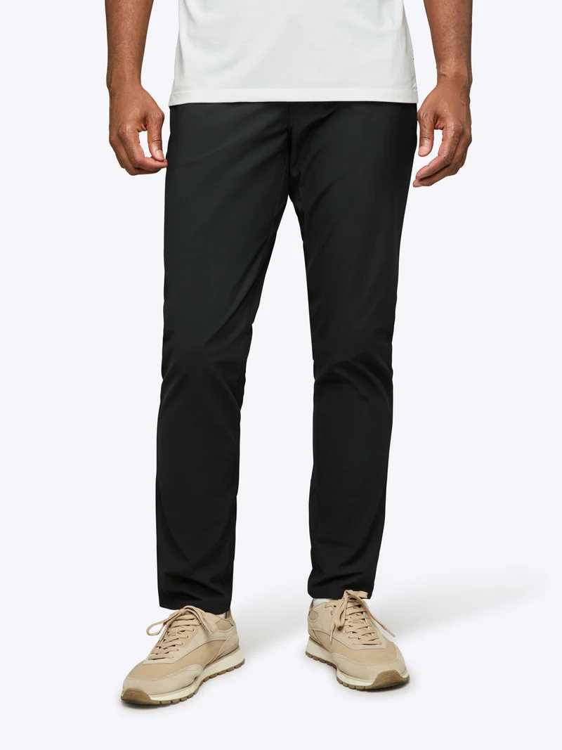 AO 5-Pocket Pant | Black Slim-Fit Versaknit®