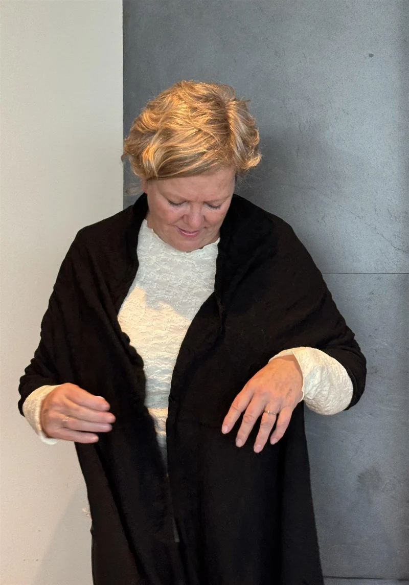 Store Skjerf 1503 i Bubble Merino Ull Sort