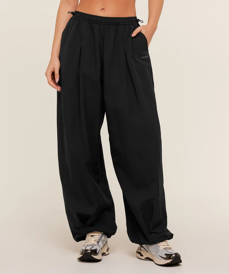 Gymshark Weekend Lifestyle Parachute Pants - Black