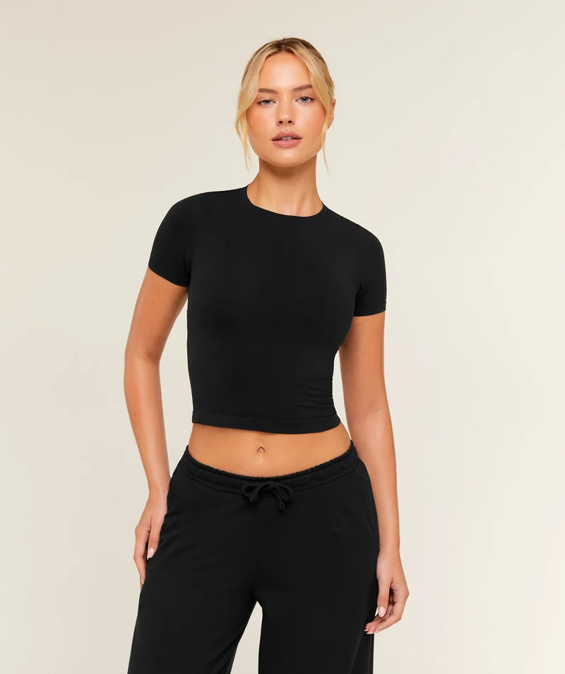 Gymshark FeatherForm™ Short Sleeve T-Shirt - Black
