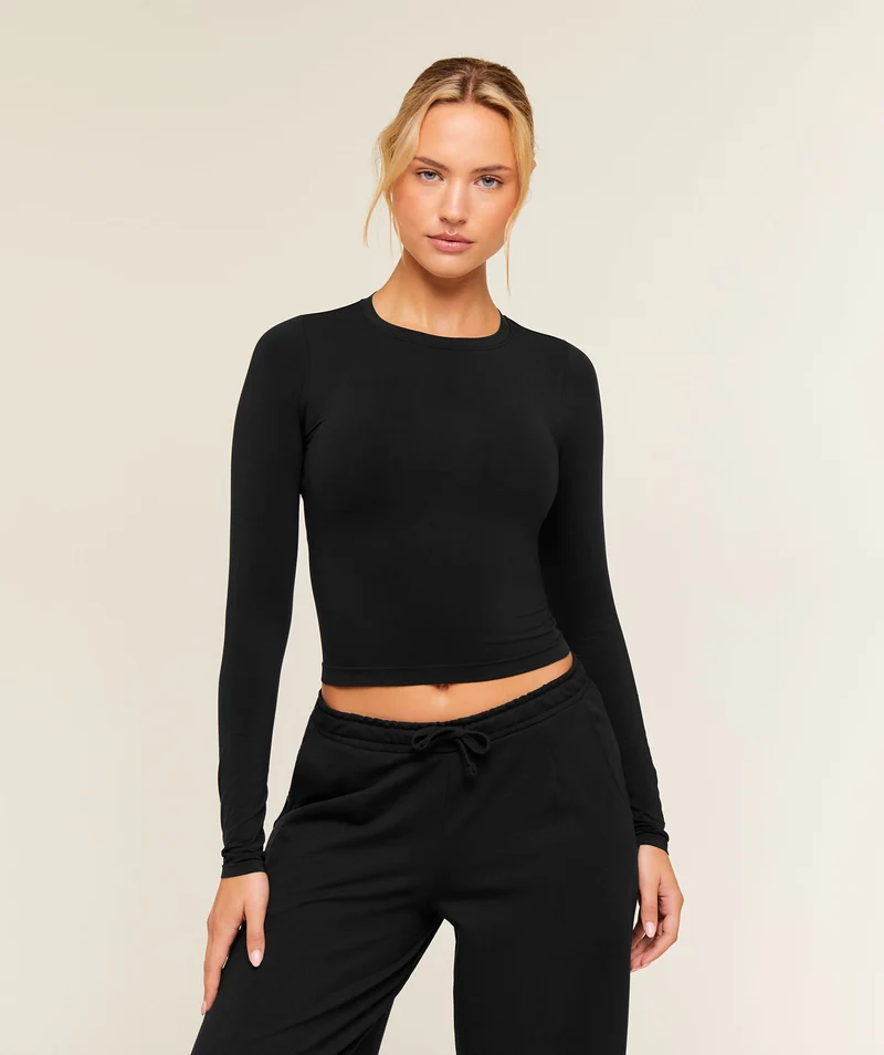 Gymshark FeatherForm™ Long Sleeve T-Shirt - Black