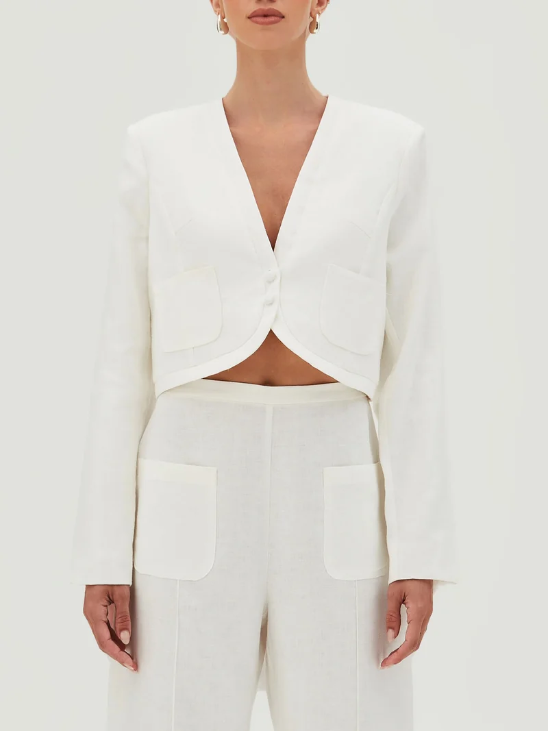 Elegant Cropped V-Neck Buttoned Blazer