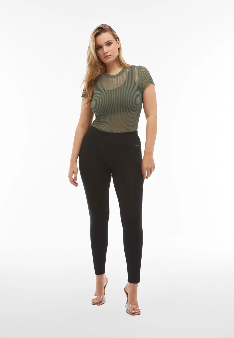 WR.UP Core Push-Up Regular Waist Skinny 7/8 Pants - Black