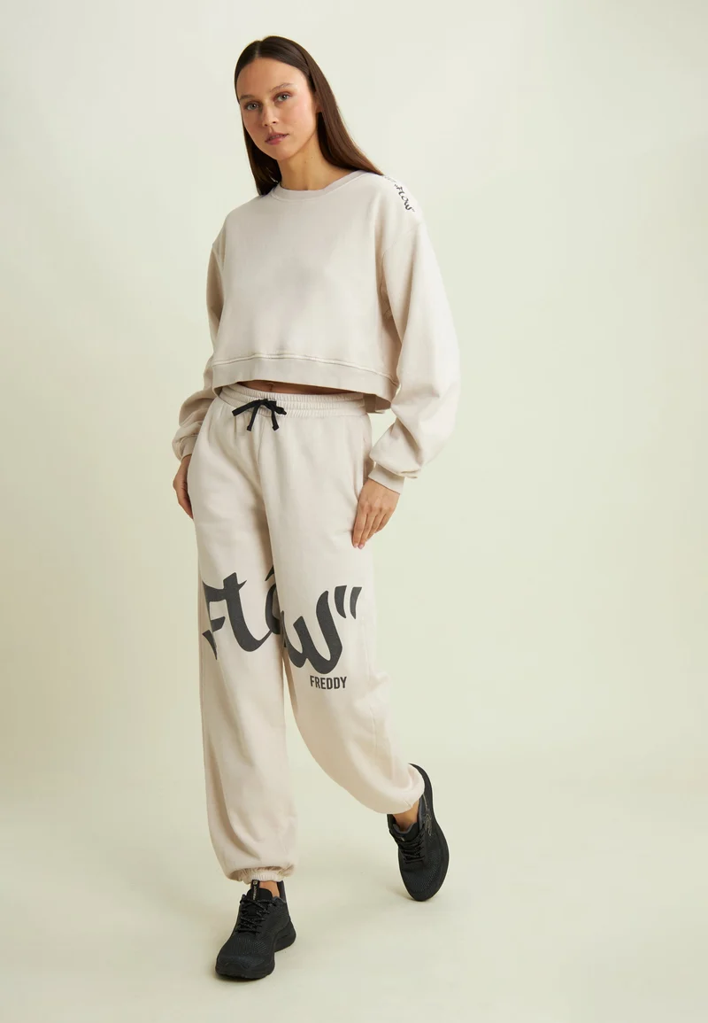 Flow print fleece trousers with gathered bottoms