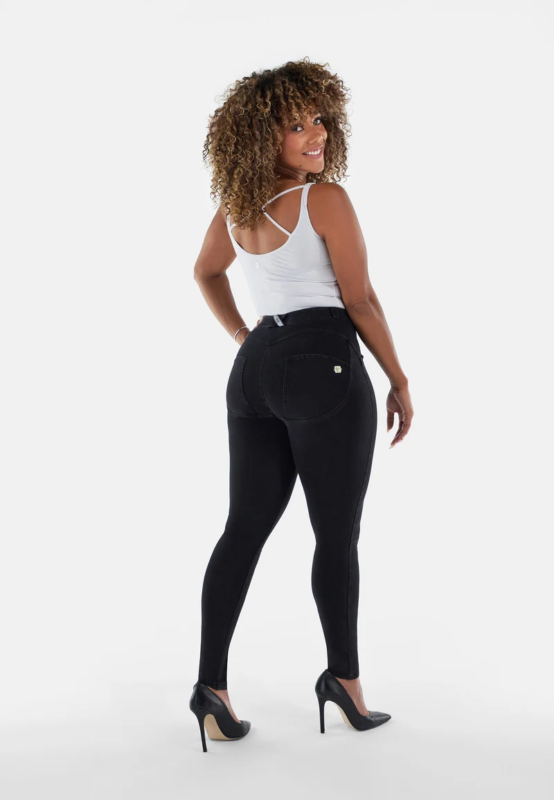 WR.UP Curvy Push-Up Regular Waist Skinny Denim Jeans - Denim Black - Black Seam