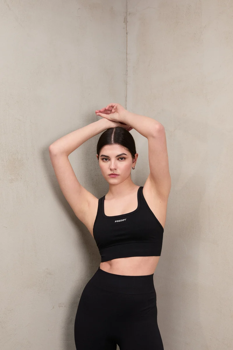 Seamless Sport Top Medium Support Round Neck - Black