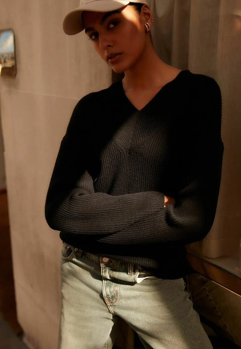 V-Neck Petite Jumper Black