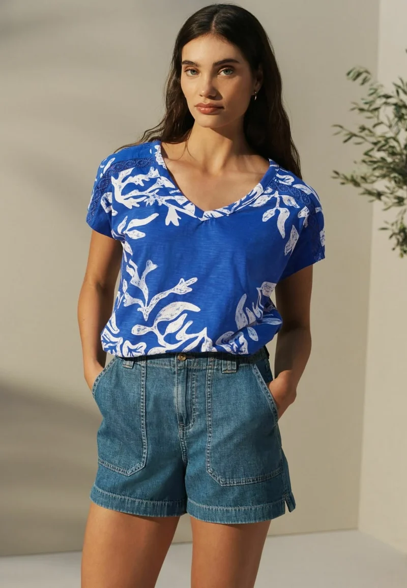 V- Neck Bubble Hem T-Shirt Corn Blue White Print