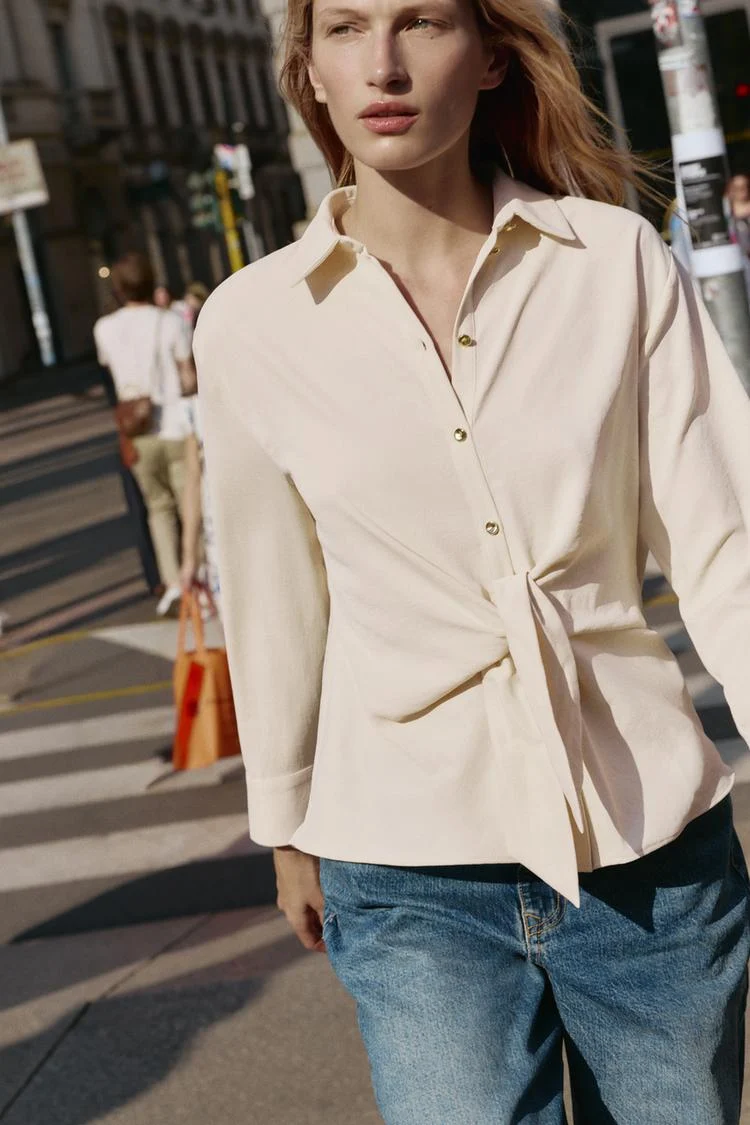 Collared Shirt With Long Sleeve Knot And Botton Up front