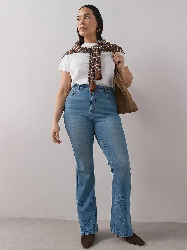 Curve Embroidered Hem Stretch Kickflare Jean