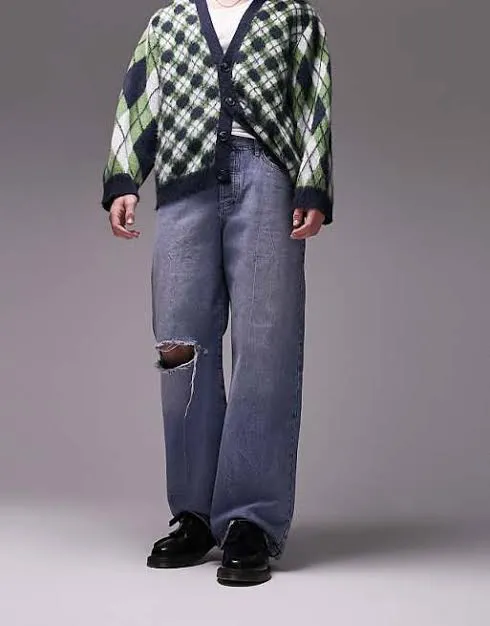 Baggy Ripped Jeans in mid wash blue