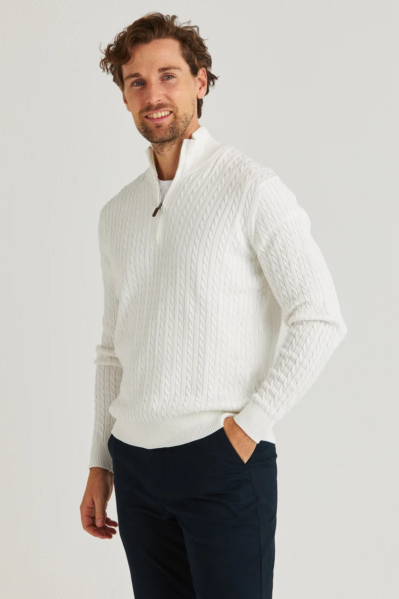 Vit kabelstickad tröja half zip