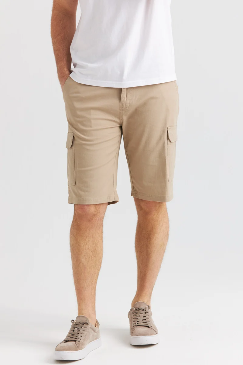 Beige shorts med benficka