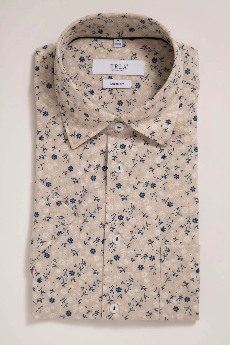 Beige kortärmad skjorta med print