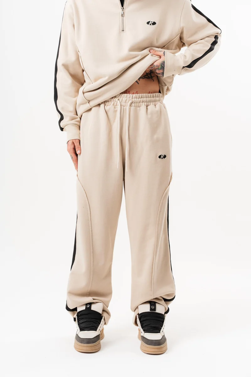 Raw Seam Detail Diagonal Baggy Sweatpants Beige