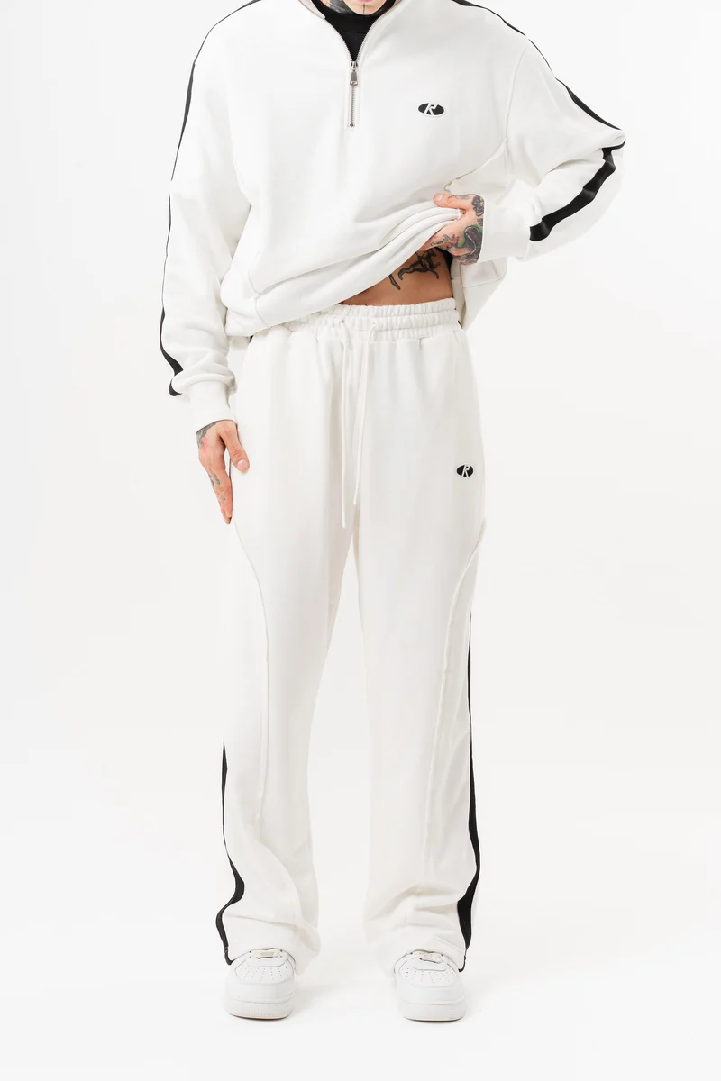 Raw Seam Detail Diagonal Baggy Sweatpants Ecru