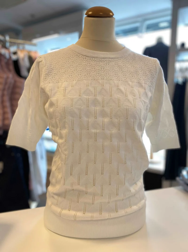 BK Julie stickad tröja med kort ärm offwhite