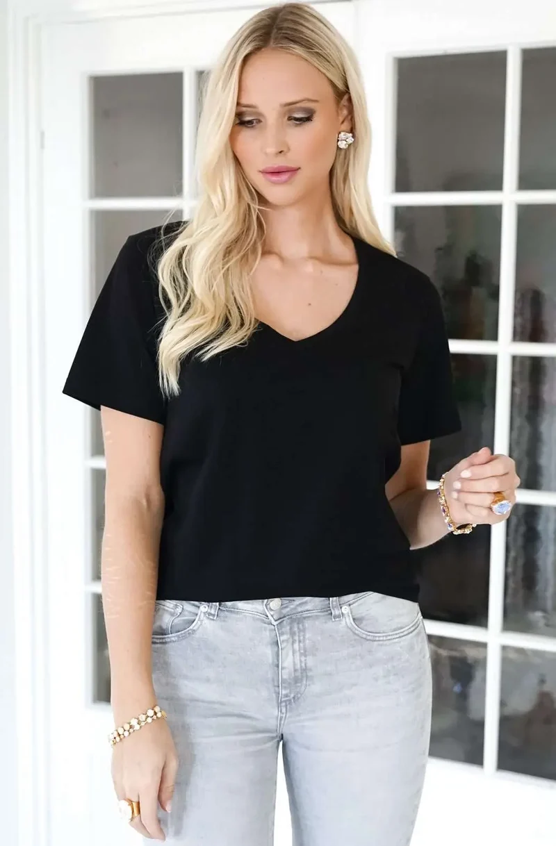 Blond Hour THE PERFECT V NECK TSHIRT - Svart